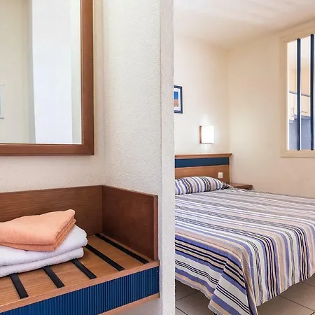 Lejlighed On The Seafront, Overlooking The Beach, Swimming Pools, Equipped. Wifi