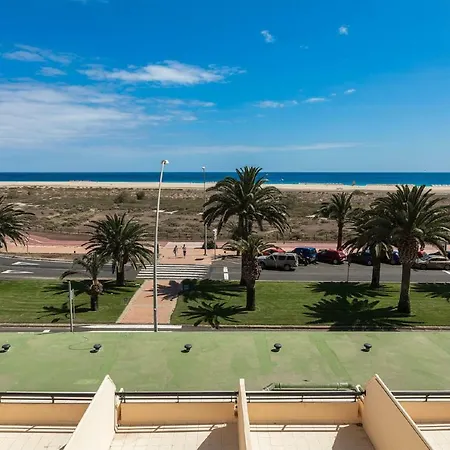 Lejlighed On The Seafront, Overlooking The Beach, Swimming Pools, Equipped. Wifi