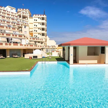 On The Seafront, Overlooking The Beach, Swimming Pools, Equipped. Wifi Lejlighed