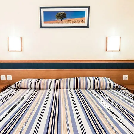 Lejlighed On The Seafront, Overlooking The Beach, Swimming Pools, Equipped. Wifi *