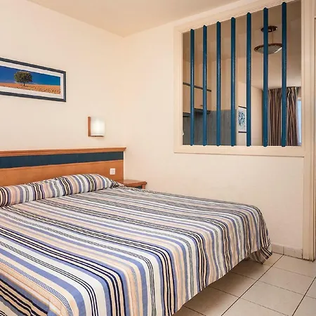 Lejlighed On The Seafront, Overlooking The Beach, Swimming Pools, Equipped. Wifi